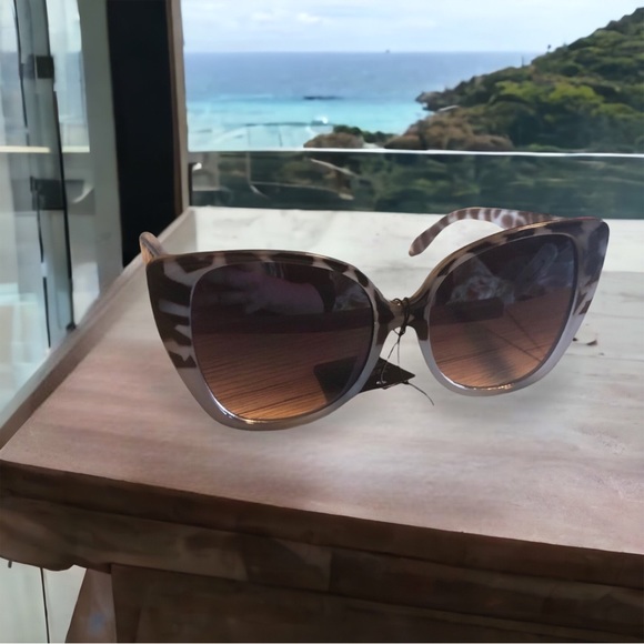 Cogni-Wear Women’s Sunglasses Cat Eye Giraffe Grey UV400 NWT - Picture 3 of 8